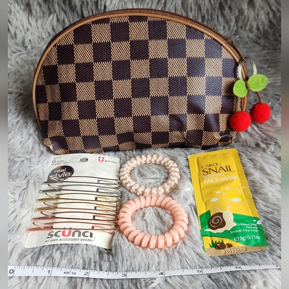 scunci Handbags - Checkered Cosmetic Pouch with Hair Accessories & Snail Mask